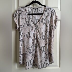 Express Pale Taupe Snake-Print V-Neck Short Sleeve Top